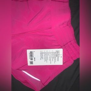 lululemon hotty hot high rise 2.5 inch shorts size 2